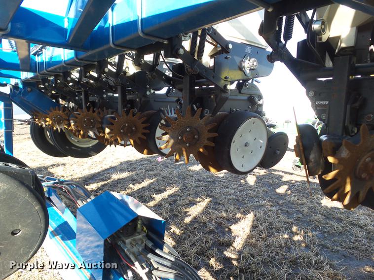 image for item L5739 2002 Kinze 3600 split row planter