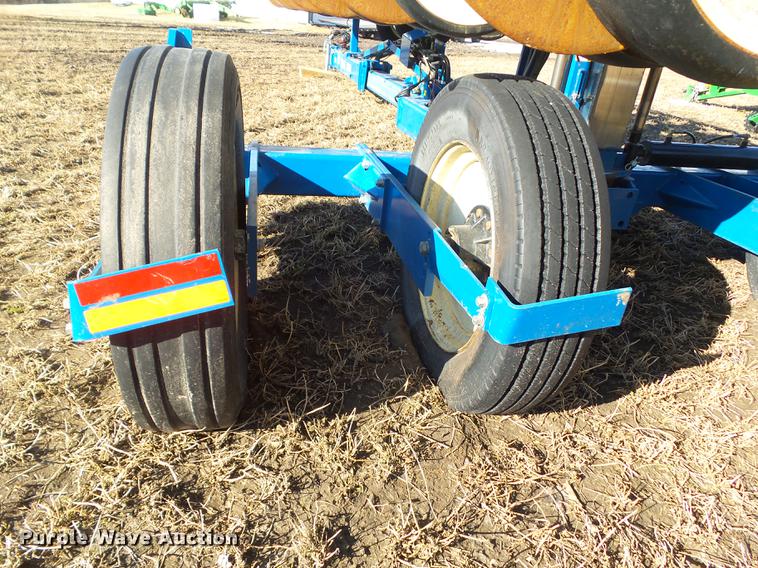 image for item L5739 2002 Kinze 3600 split row planter