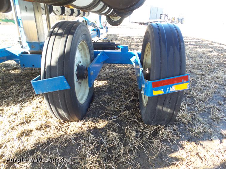 image for item L5739 2002 Kinze 3600 split row planter