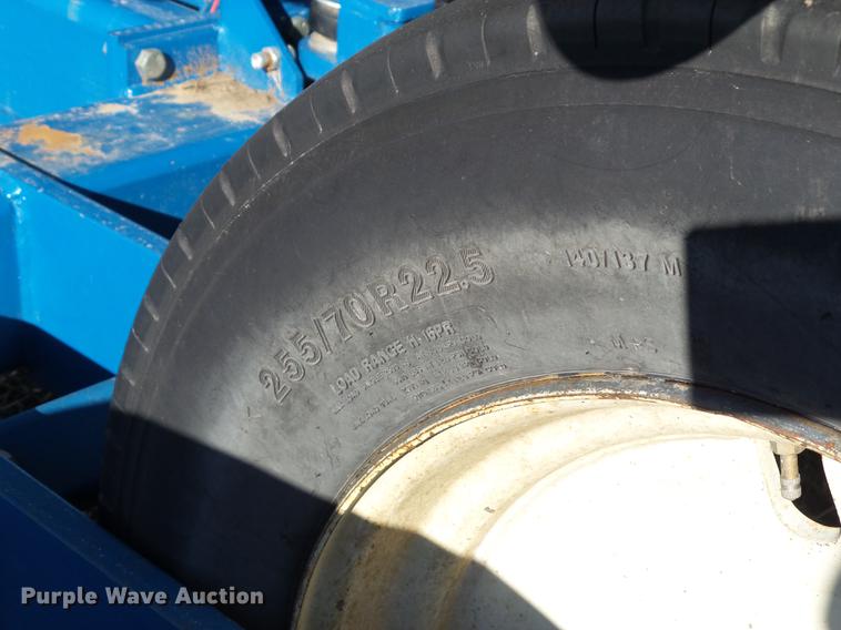 image for item L5739 2002 Kinze 3600 split row planter