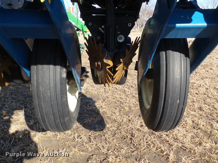 image for item L5739 2002 Kinze 3600 split row planter