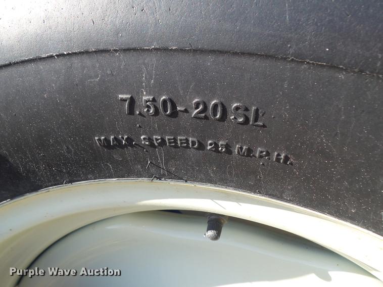 image for item L5739 2002 Kinze 3600 split row planter