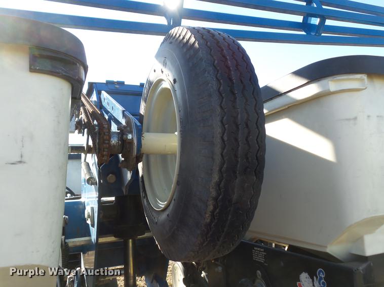 image for item L5739 2002 Kinze 3600 split row planter