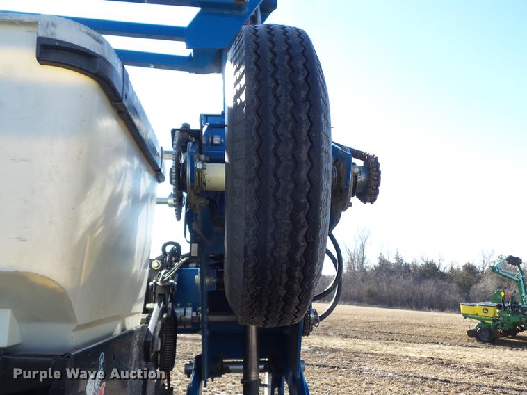 image for item L5739 2002 Kinze 3600 split row planter