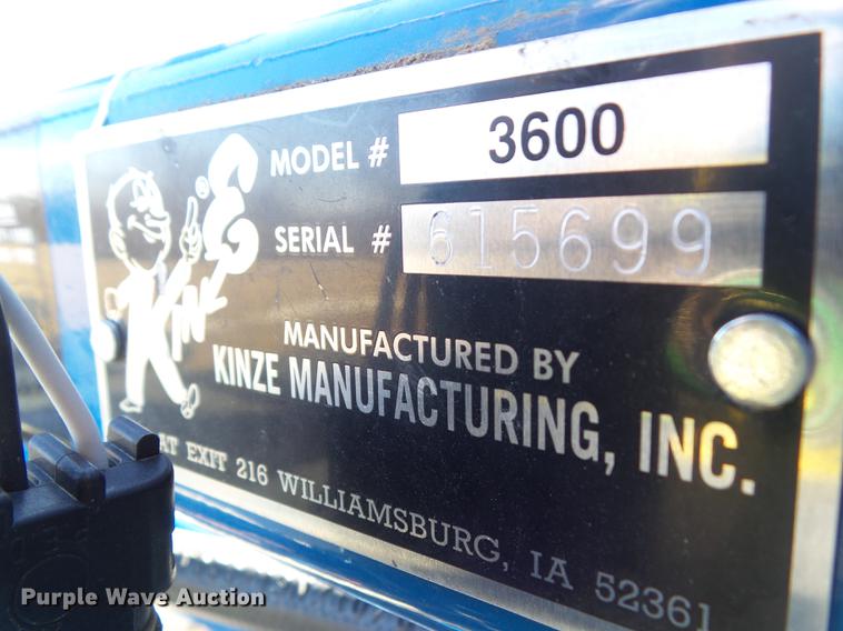 image for item L5739 2002 Kinze 3600 split row planter