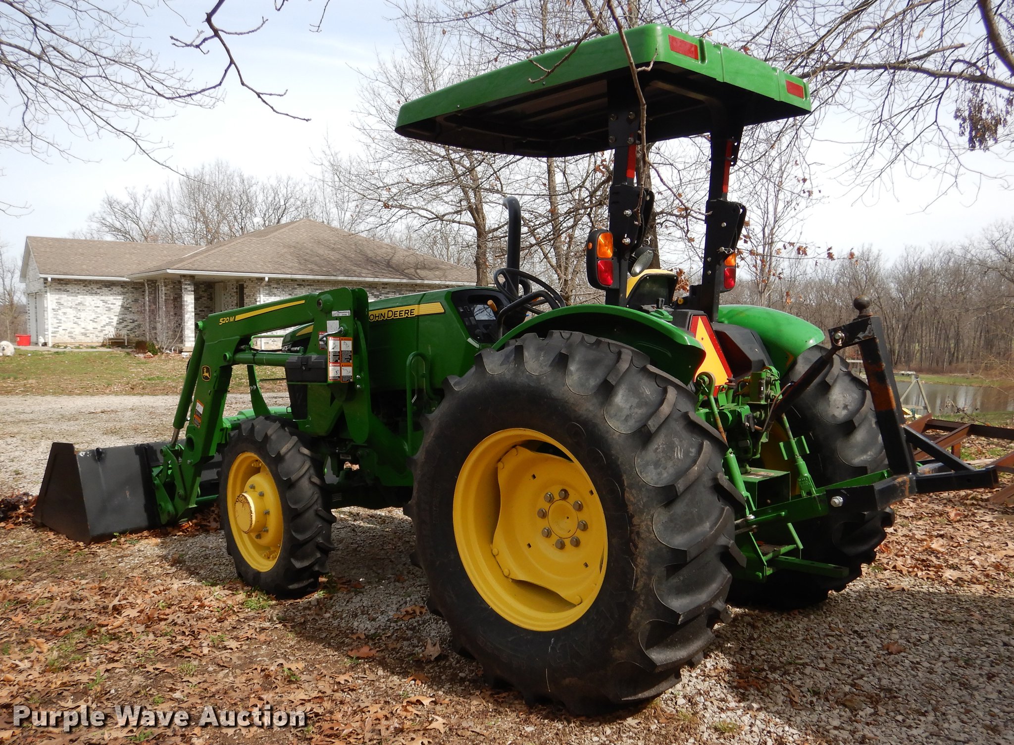 2015 John Deere 5075E MFWD tractor in Centerview, MO Item DY9799 sold Purple Wave