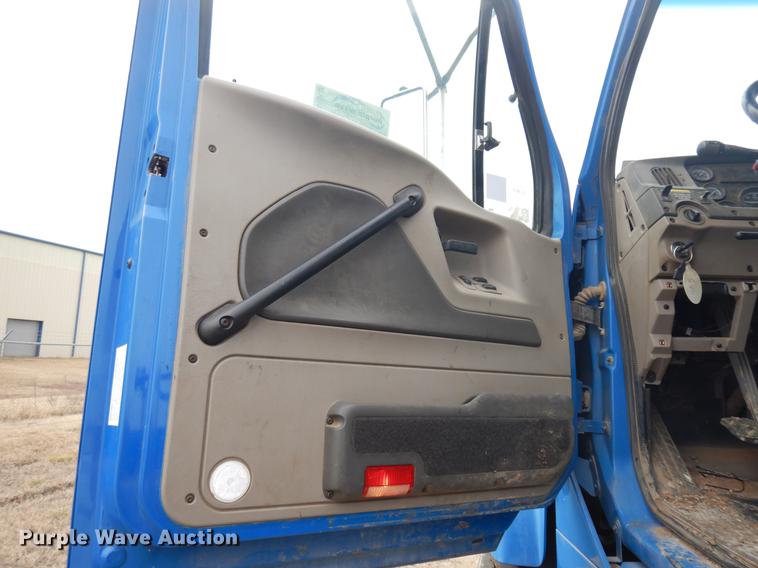 image for item DD3618 2009 Sterling L-Line semi truck