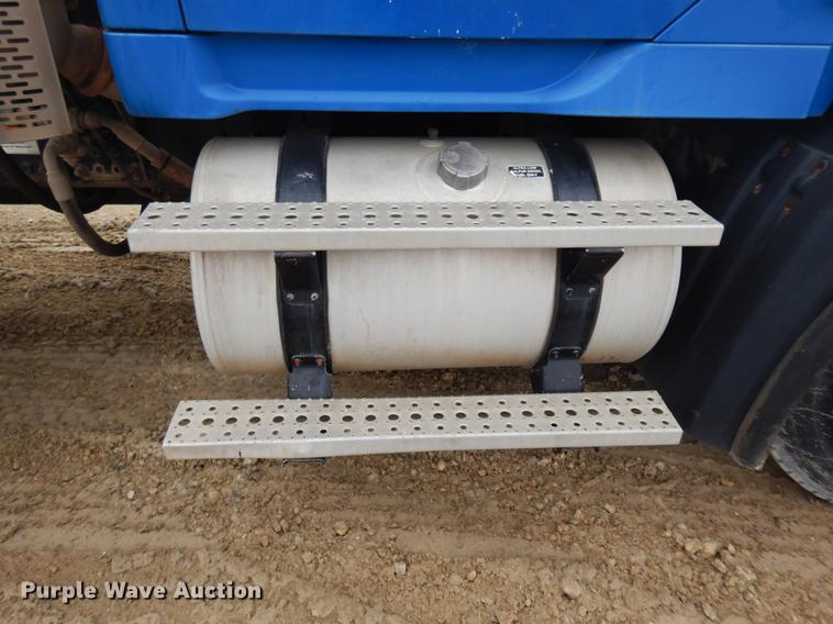 image for item DD3618 2009 Sterling L-Line semi truck