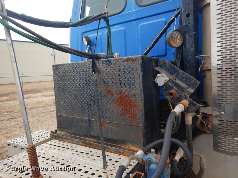 image for item DD3618 2009 Sterling L-Line semi truck