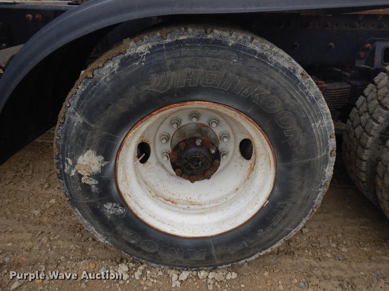 image for item DD3618 2009 Sterling L-Line semi truck