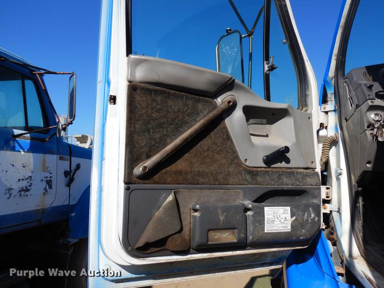 image for item DD3619 2000 Sterling A-Line semi truck