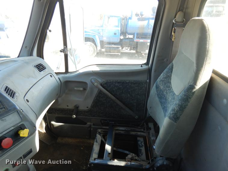 image for item DD3619 2000 Sterling A-Line semi truck