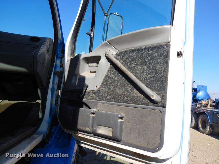 image for item DD3619 2000 Sterling A-Line semi truck