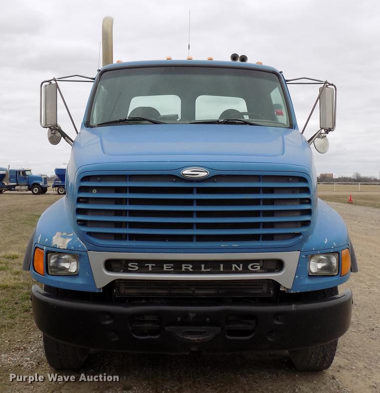 image for item DD3646 2002 Sterling L-Line semi truck