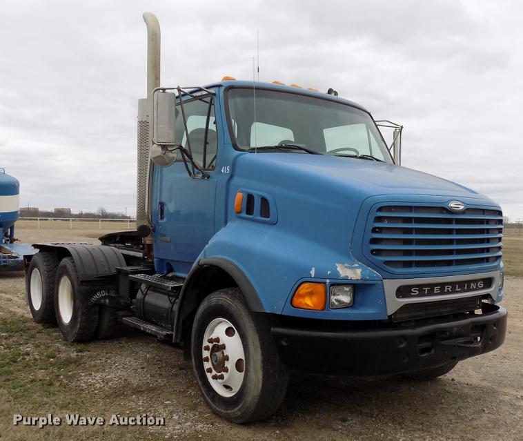 image for item DD3646 2002 Sterling L-Line semi truck