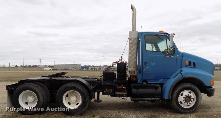 image for item DD3646 2002 Sterling L-Line semi truck