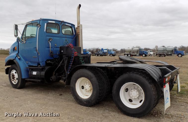 image for item DD3646 2002 Sterling L-Line semi truck