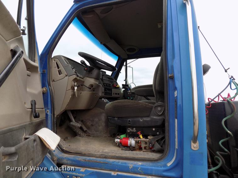 image for item DD3646 2002 Sterling L-Line semi truck