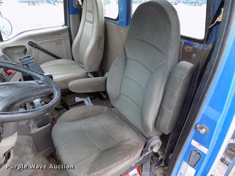 image for item DD3646 2002 Sterling L-Line semi truck