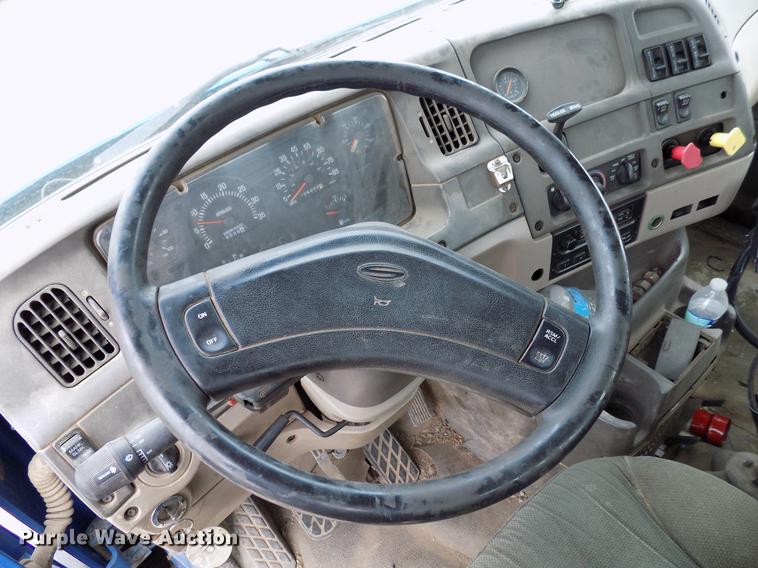 image for item DD3646 2002 Sterling L-Line semi truck