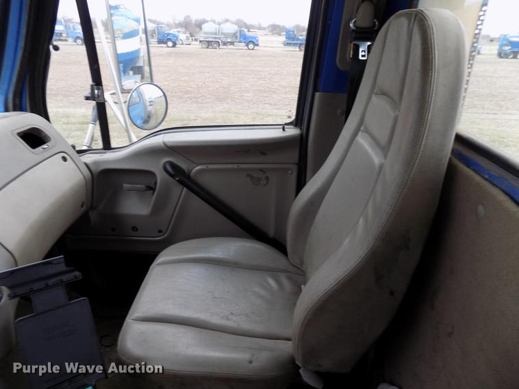 image for item DD3646 2002 Sterling L-Line semi truck