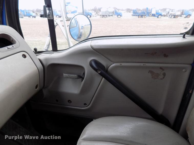 image for item DD3646 2002 Sterling L-Line semi truck