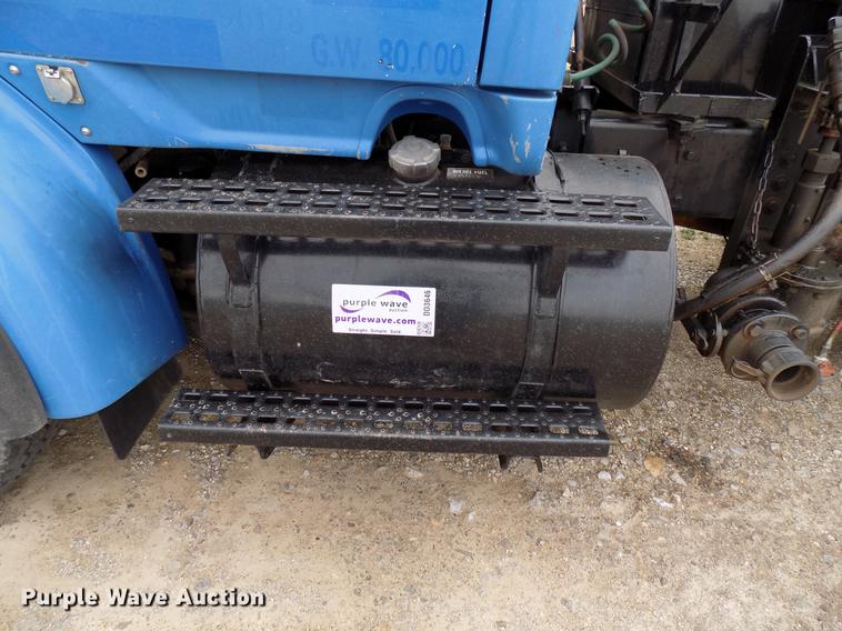 image for item DD3646 2002 Sterling L-Line semi truck