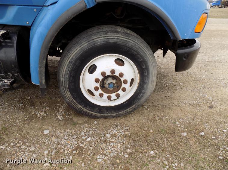 image for item DD3646 2002 Sterling L-Line semi truck