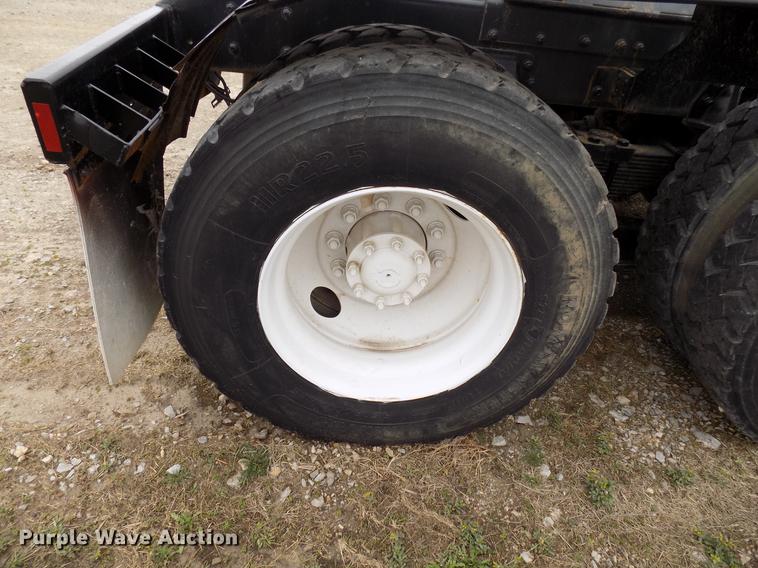 image for item DD3646 2002 Sterling L-Line semi truck