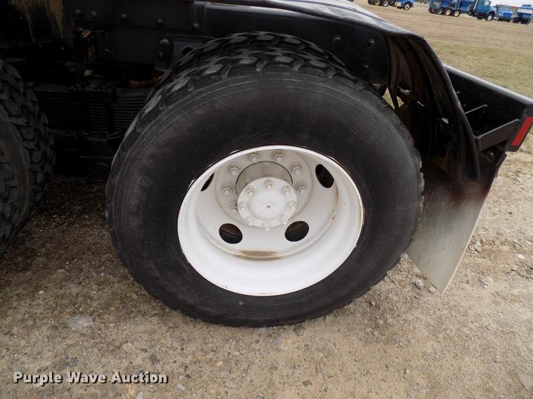 image for item DD3646 2002 Sterling L-Line semi truck