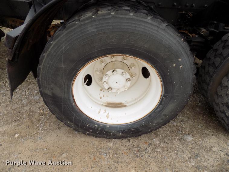 image for item DD3646 2002 Sterling L-Line semi truck