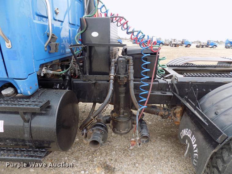 image for item DD3646 2002 Sterling L-Line semi truck