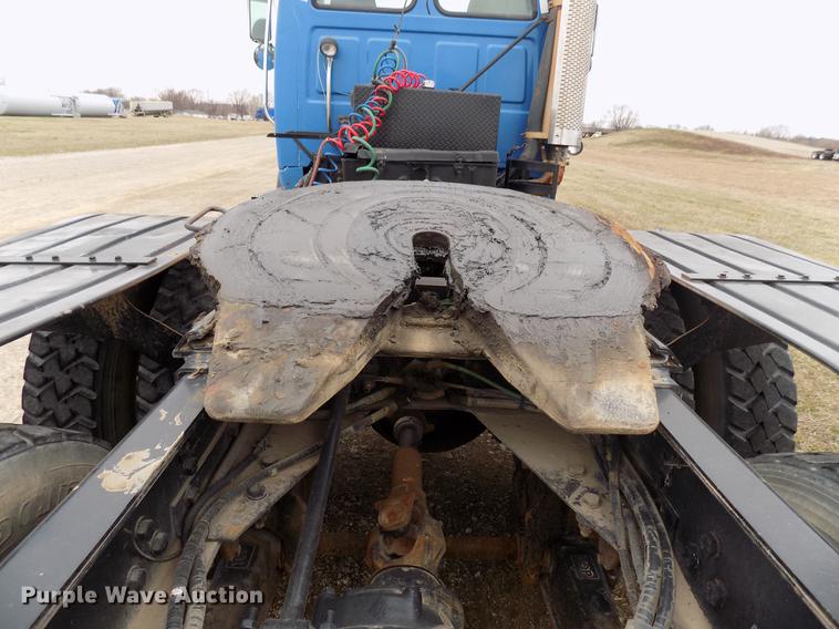 image for item DD3646 2002 Sterling L-Line semi truck