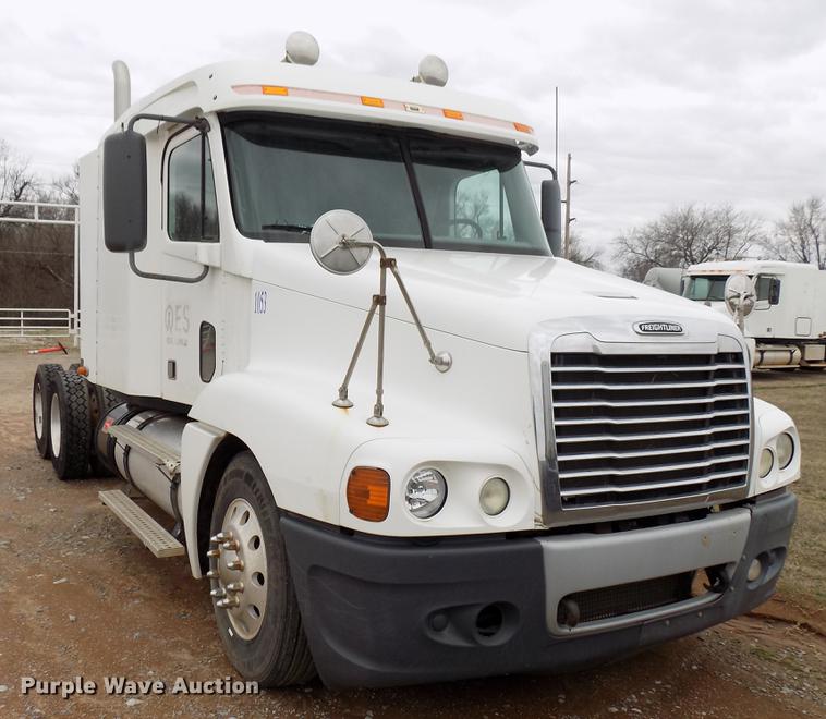 image for item DD3648 2007 Freightliner Century Class semi truck