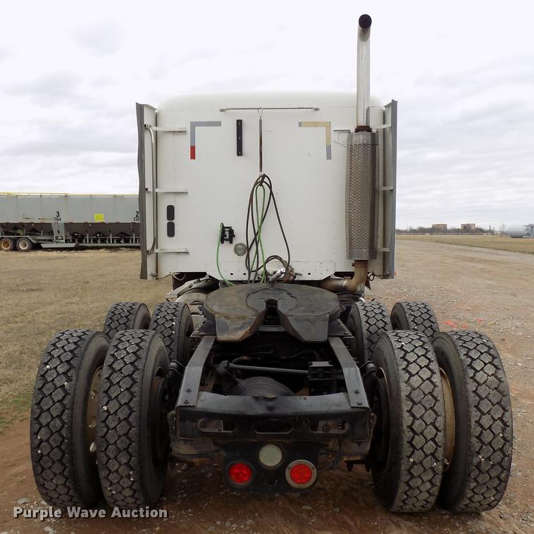 image for item DD3648 2007 Freightliner Century Class semi truck