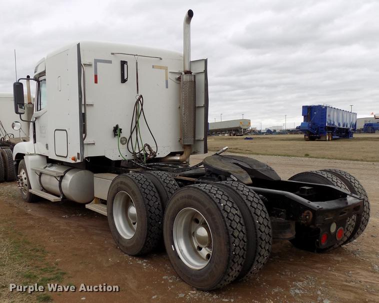 image for item DD3648 2007 Freightliner Century Class semi truck