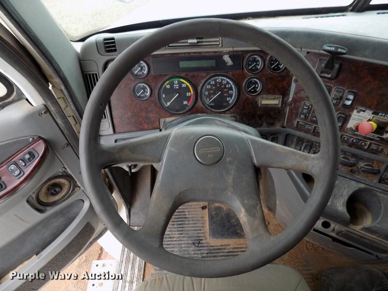 image for item DD3648 2007 Freightliner Century Class semi truck