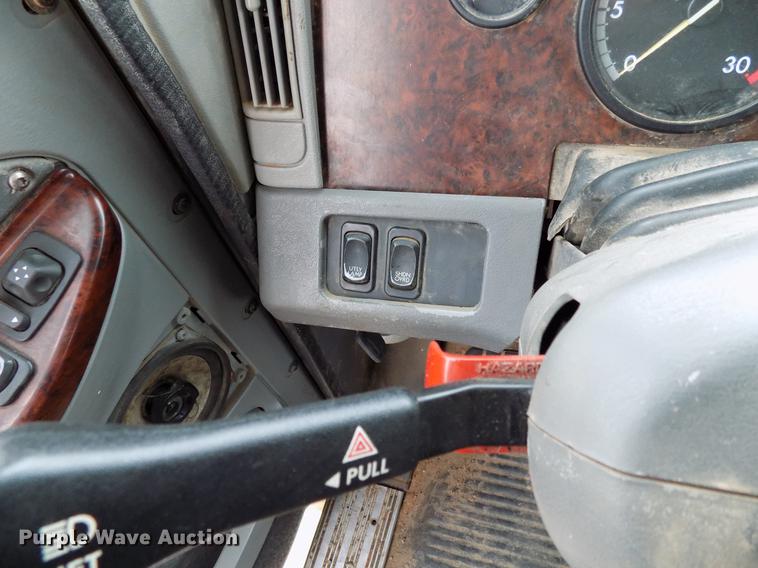 image for item DD3648 2007 Freightliner Century Class semi truck