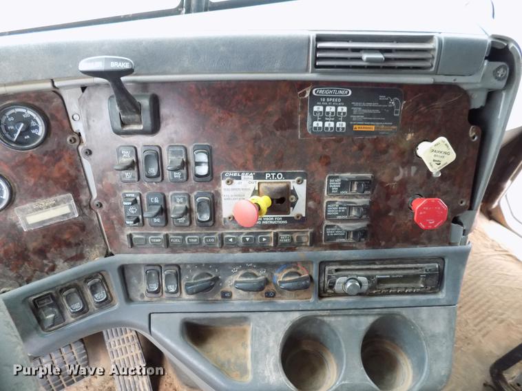image for item DD3648 2007 Freightliner Century Class semi truck