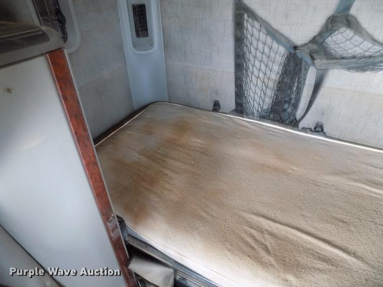 image for item DD3648 2007 Freightliner Century Class semi truck