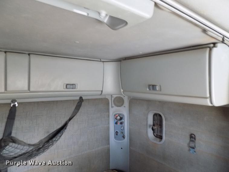 image for item DD3648 2007 Freightliner Century Class semi truck