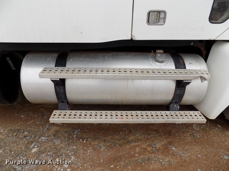 image for item DD3648 2007 Freightliner Century Class semi truck