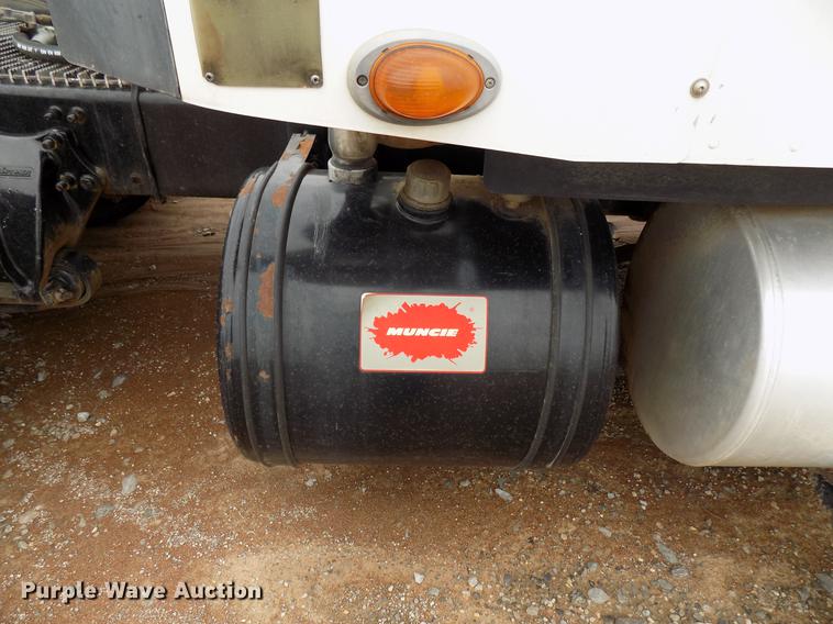 image for item DD3648 2007 Freightliner Century Class semi truck