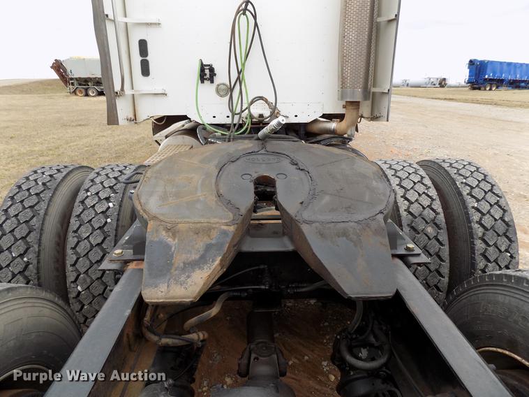 image for item DD3648 2007 Freightliner Century Class semi truck