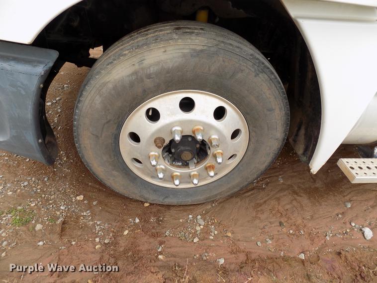 image for item DD3648 2007 Freightliner Century Class semi truck