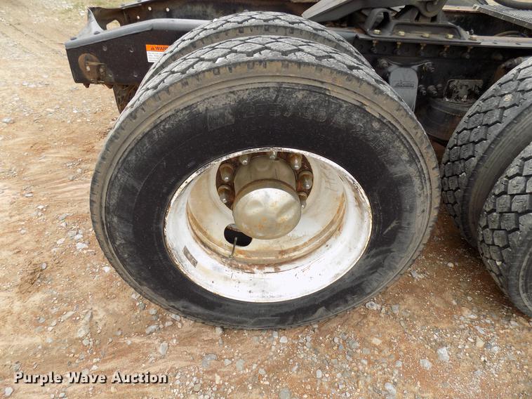 image for item DD3648 2007 Freightliner Century Class semi truck