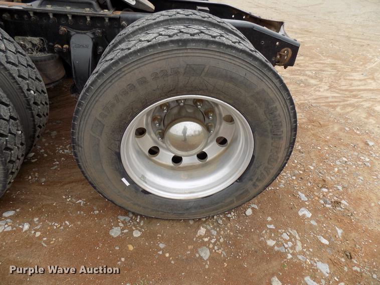 image for item DD3648 2007 Freightliner Century Class semi truck