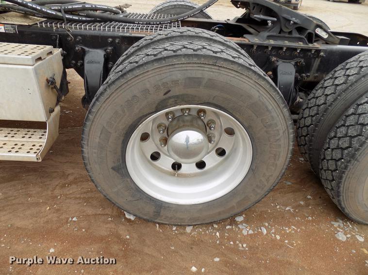 image for item DD3648 2007 Freightliner Century Class semi truck