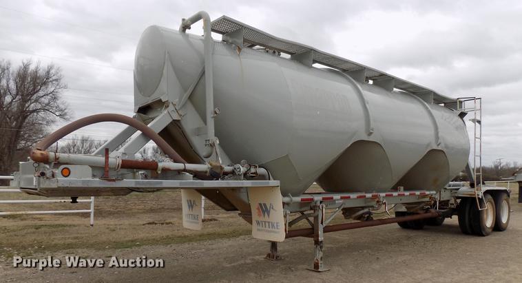 image for item DD3649 1981 Heil pneumatic dry bulk tank trailer