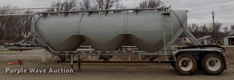 image for item DD3649 1981 Heil pneumatic dry bulk tank trailer